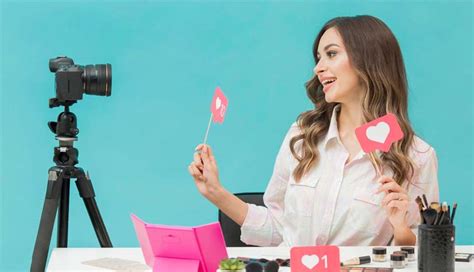 social media girls|Social Media Girls: How to Maximize Your Social Presence.